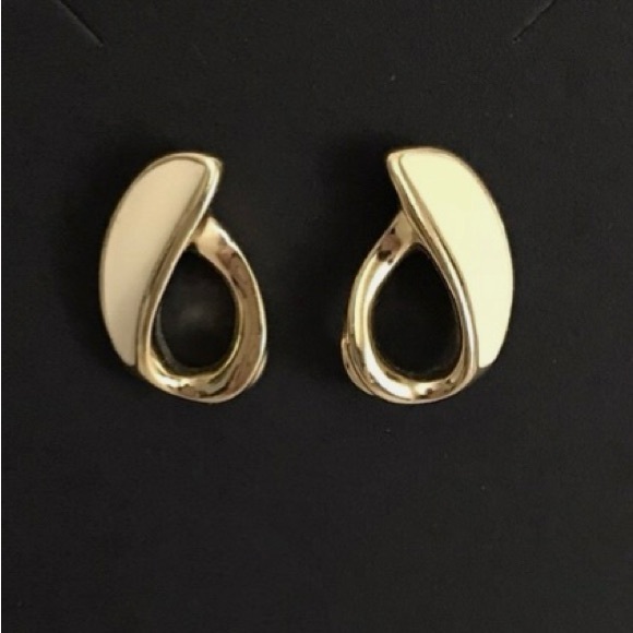 Vintage Trifari earrings - Picture 1 of 4